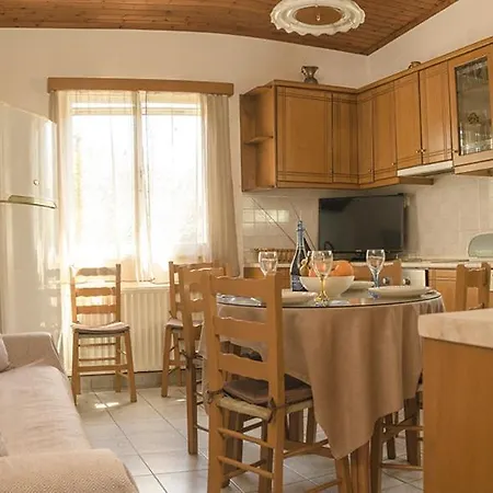 بيت للعطل House Beside Lemon Tree خانيا