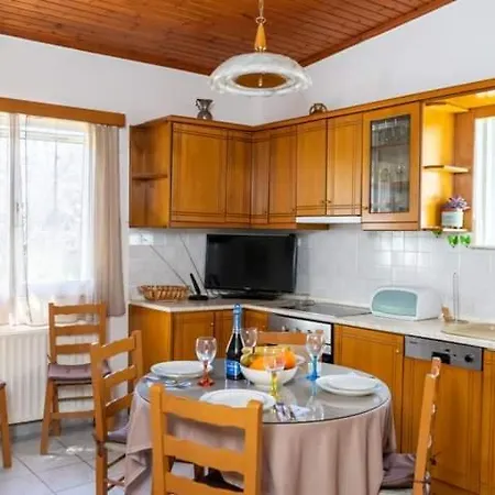 House Beside Lemon Tree بيت للعطل خانيا